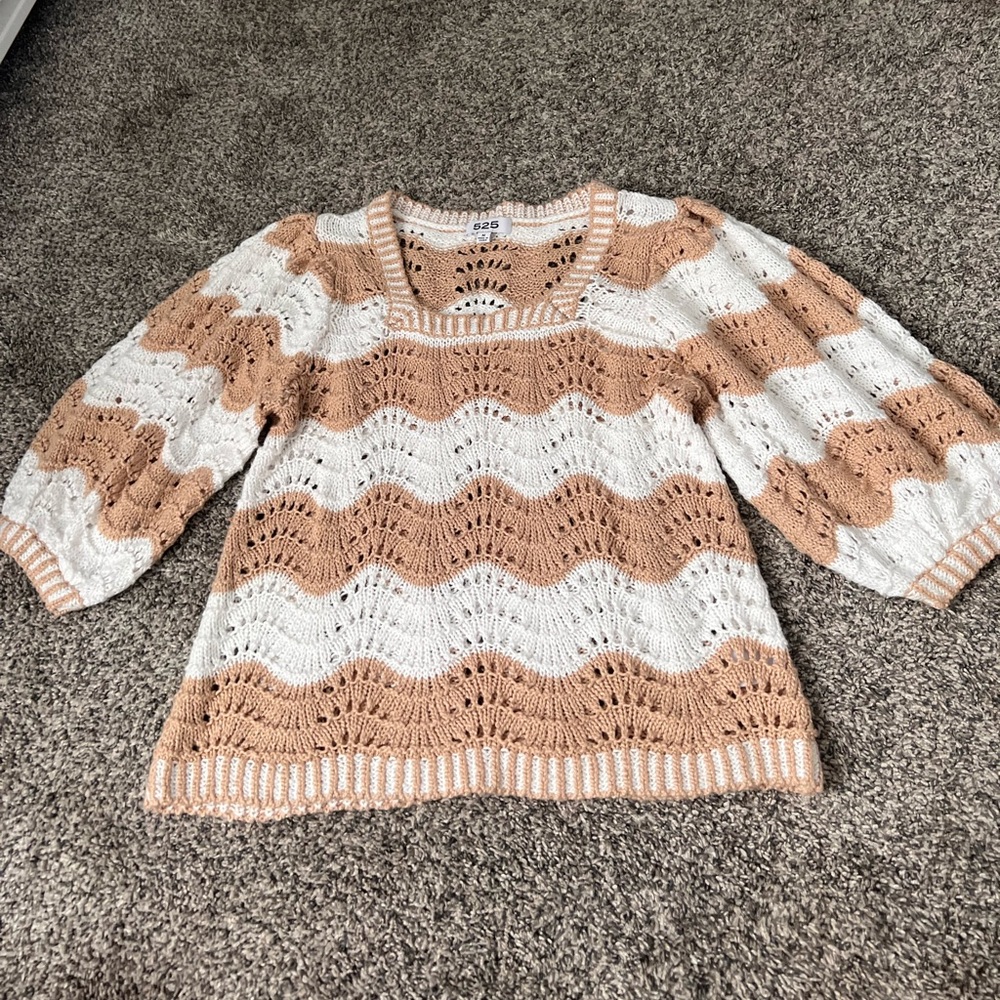 525 brown and white knit sweater